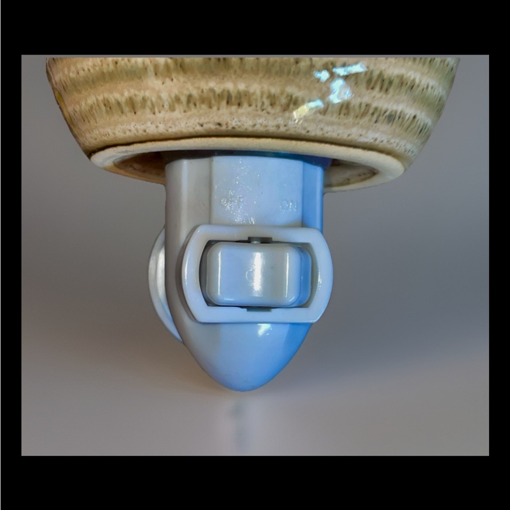 Tuscany Candle Ceramic Plug-In Fragrance Warmer & Night Light -Live Laugh Love - Picture 7 of 13